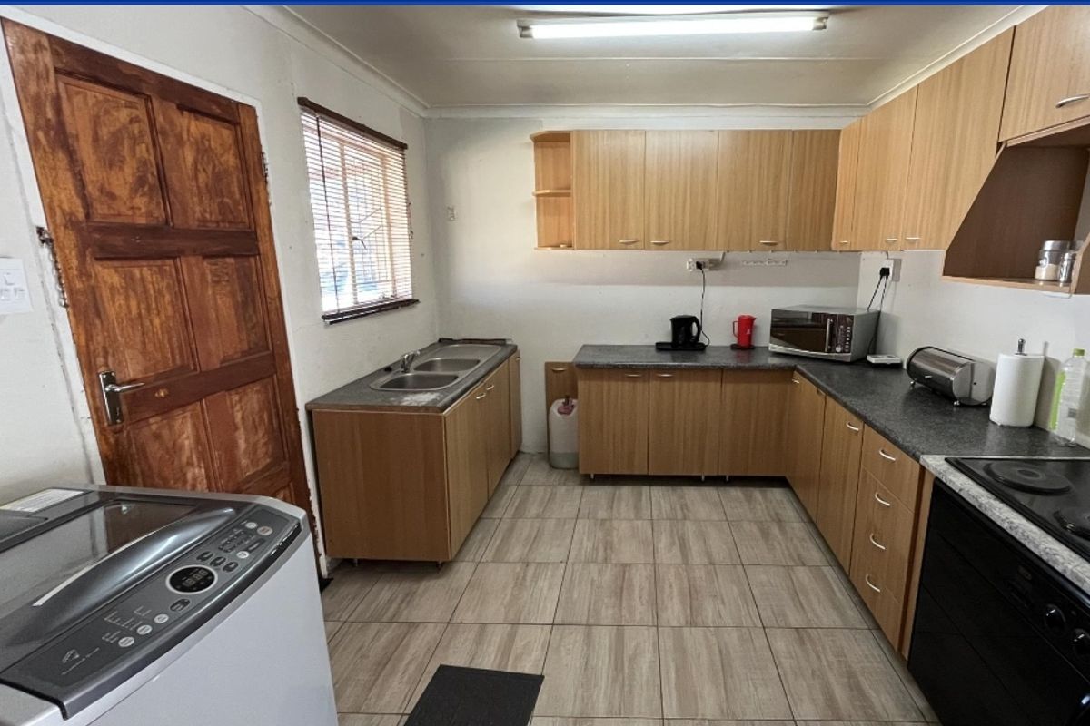 Spacious Family Home with Endless Potential - Photo 3