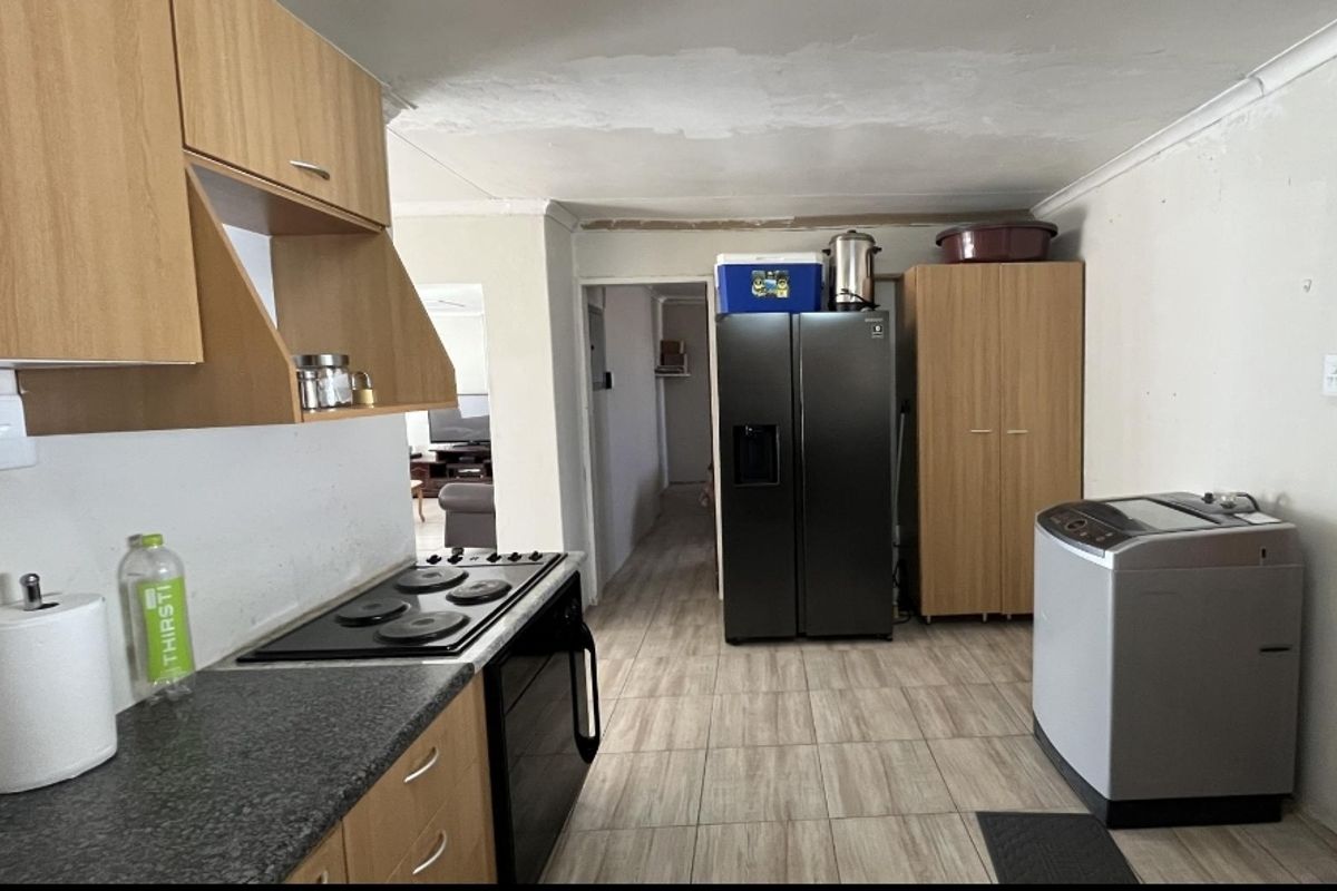 Spacious Family Home with Endless Potential - Photo 2