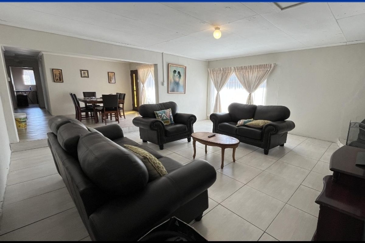 Spacious Family Home with Endless Potential - Photo 5