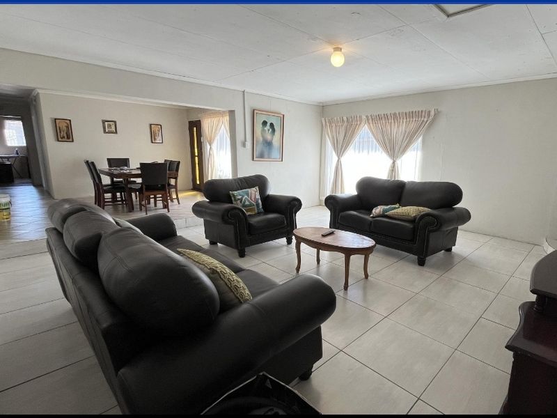 Spacious Family Home with Endless Potential - Photo 5