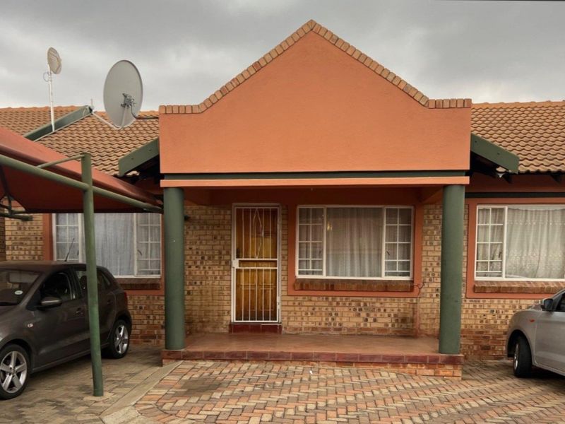 3 Bedroom Townhouse for Sale in Bendor - Photo 3