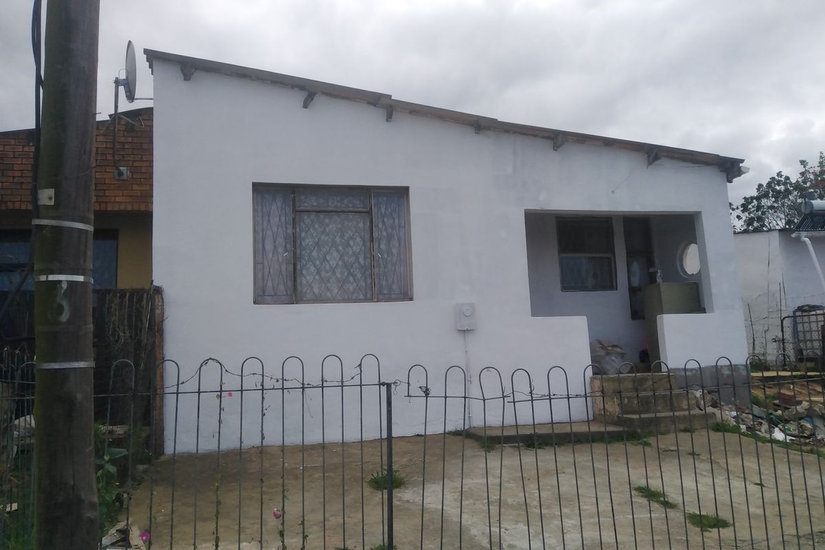 Solid Semi-Detached Stunner - Photo 2