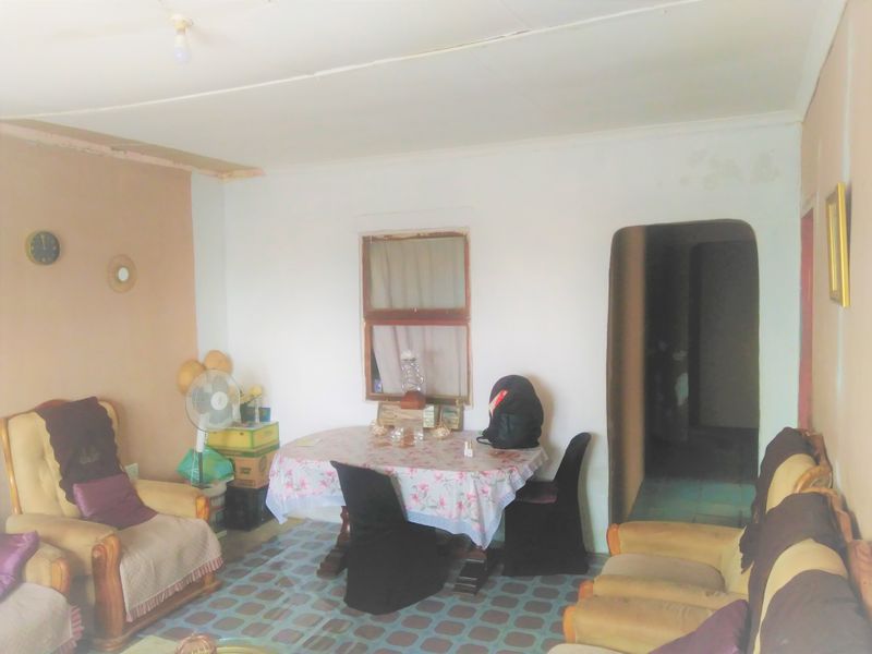 Solid Semi-Detached Stunner - Photo 4