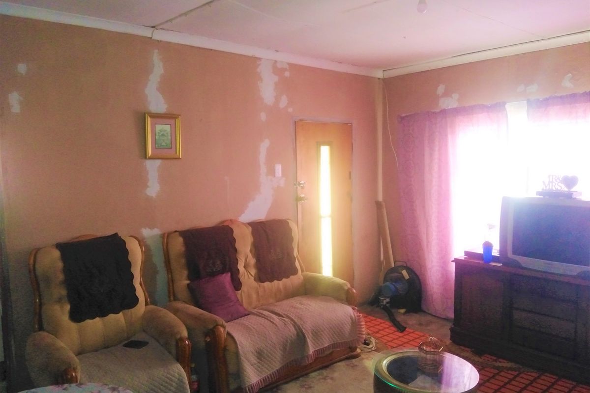 Solid Semi-Detached Stunner - Photo 5