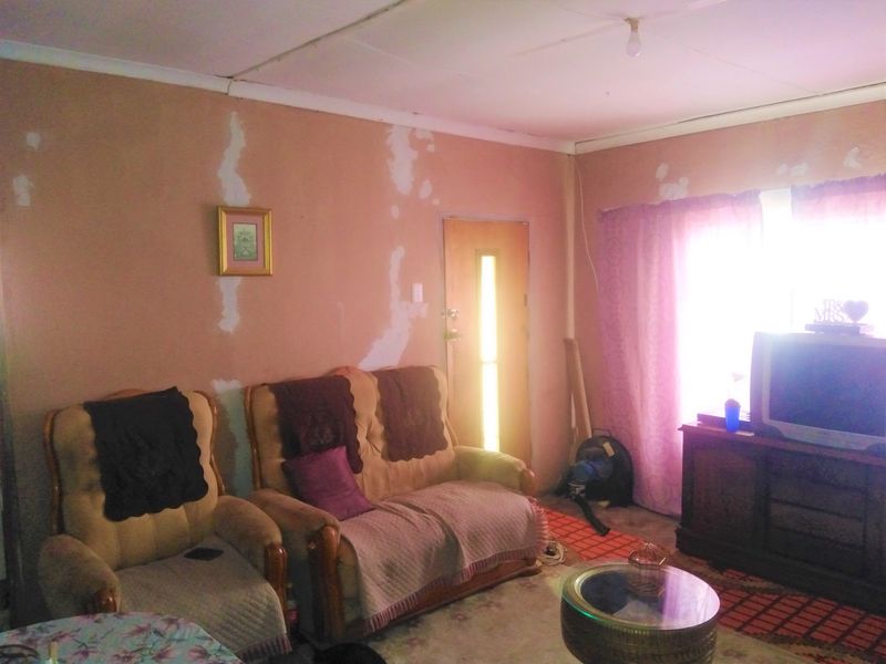 Solid Semi-Detached Stunner - Photo 5