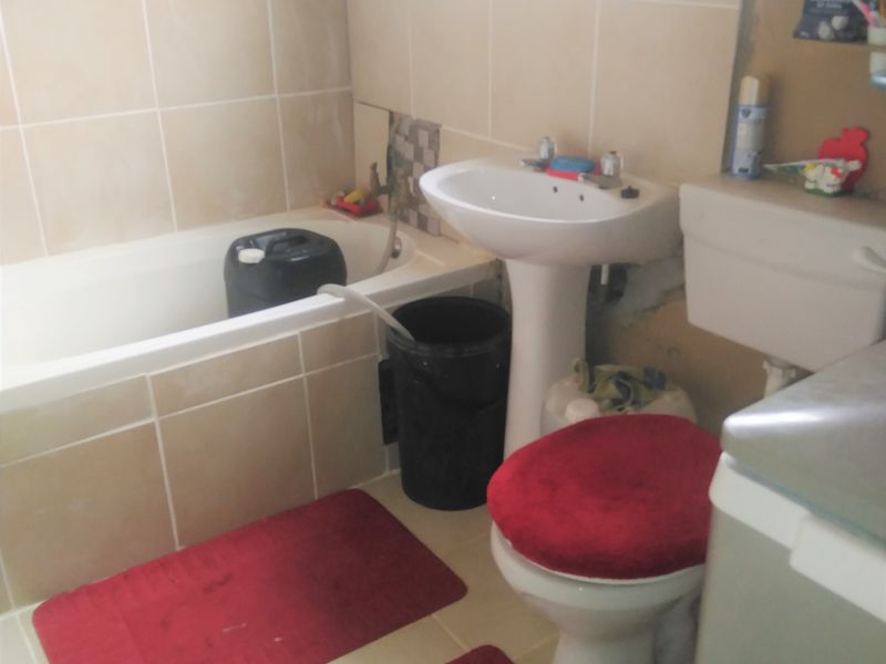 Solid Semi-Detached Stunner - Photo 10