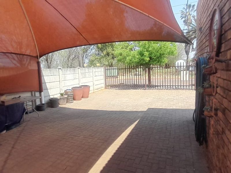 This stunning face-brick family home is the perfect haven for you! - Photo 5