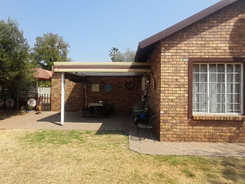 This stunning face-brick family home is the perfect haven for you! - Photo 9