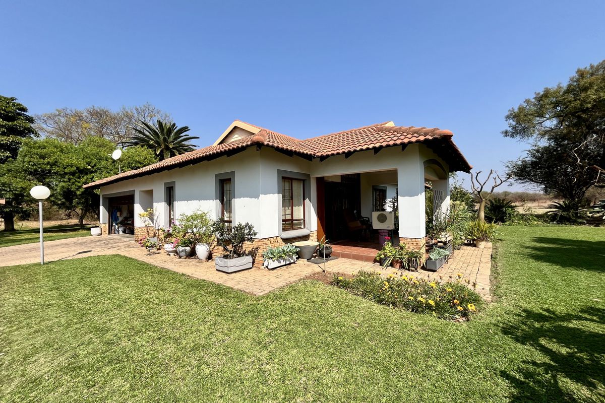 Tranquil Bushveld Living in Secure Gated Estate – Bela Bela - Photo 2