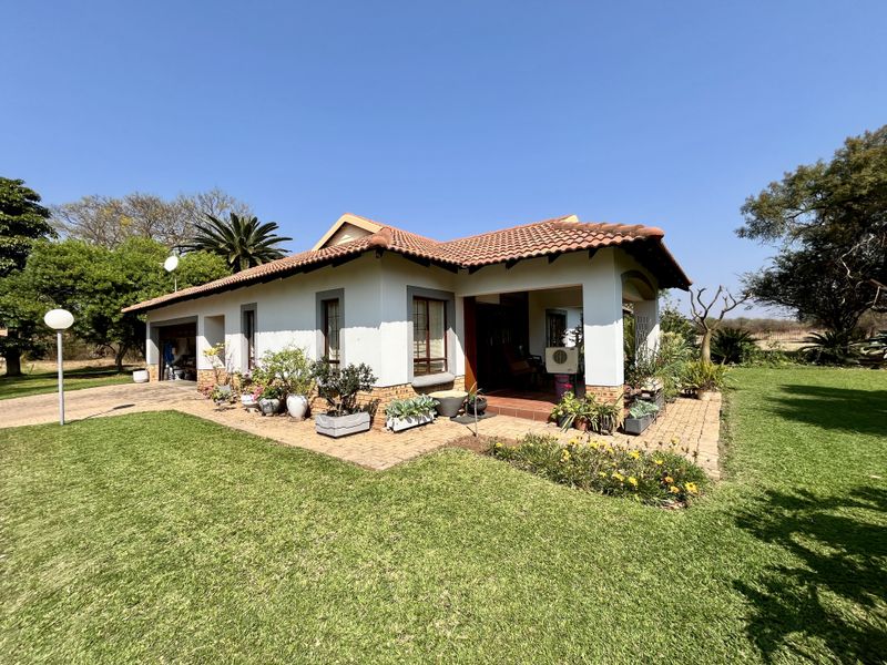 Tranquil Bushveld Living in Secure Gated Estate – Bela Bela - Photo 2
