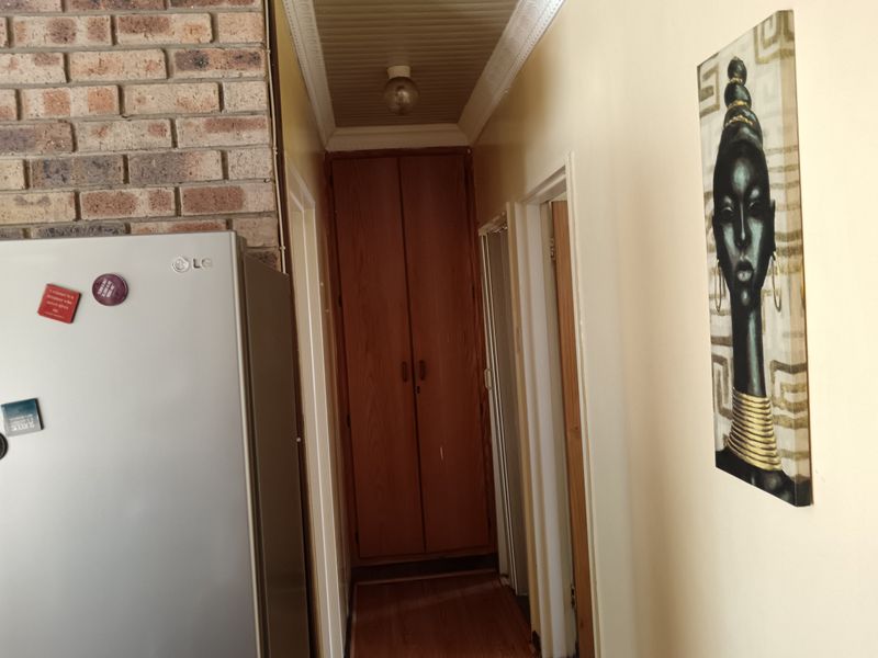 Stylish 2-Bedroom Townhouse with Space, Security & Charm - Photo 9