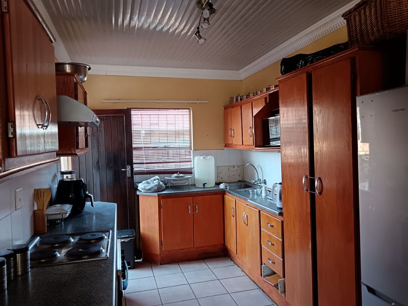 Stylish 2-Bedroom Townhouse with Space, Security & Charm - Photo 6