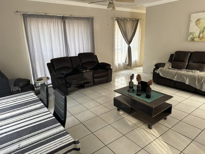 Beautiful house with flat located walking distance to Sasol Firm and Sasol College!! - Photo 3