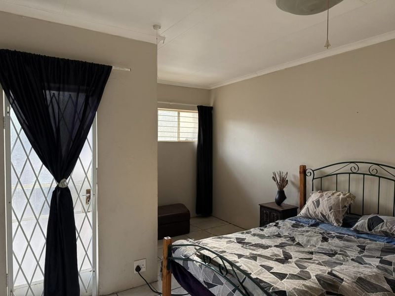 Beautiful house with flat located walking distance to Sasol Firm and Sasol College!! - Photo 7