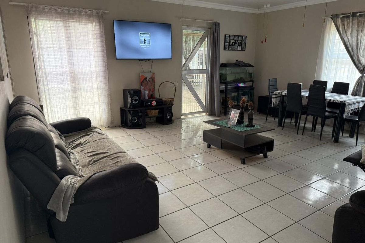Beautiful house with flat located walking distance to Sasol Firm and Sasol College!! - Photo 2
