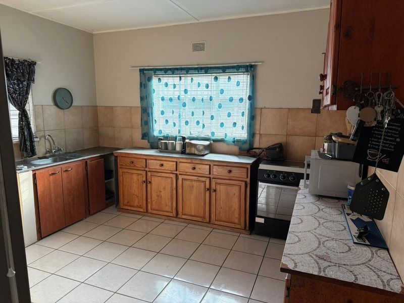 Beautiful house with flat located walking distance to Sasol Firm and Sasol College!! - Photo 5