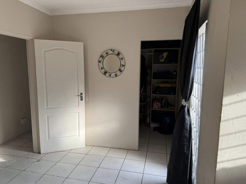 Beautiful house with flat located walking distance to Sasol Firm and Sasol College!! - Photo 4