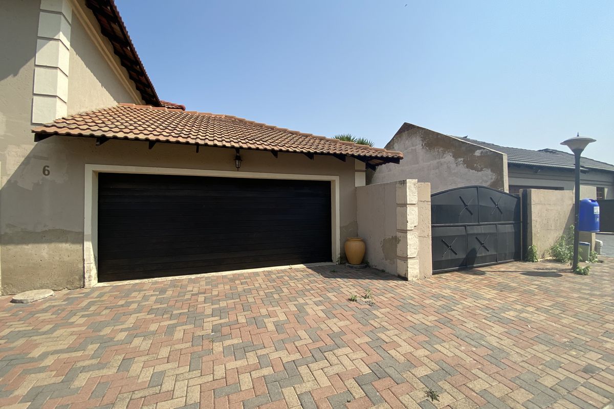 6 Bedroom House For Sale In Sonneveld - Photo 5