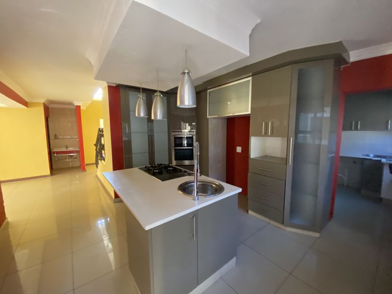 6 Bedroom House For Sale In Sonneveld - Photo 4