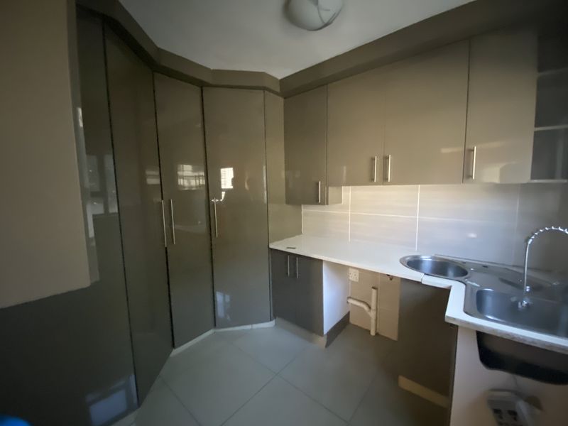 6 Bedroom House For Sale In Sonneveld - Photo 7