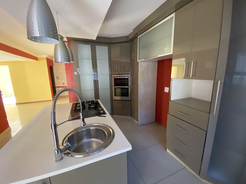 6 Bedroom House For Sale In Sonneveld - Photo 8