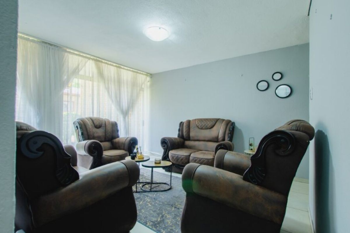 Modern 2-Bedroom Apartment for Sale in Heidelberg Central - Photo 2