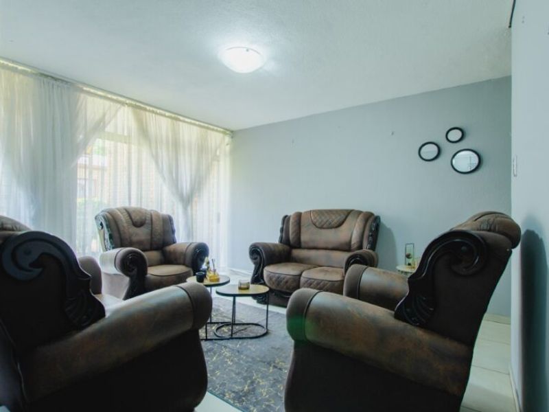 Modern 2-Bedroom Apartment for Sale in Heidelberg Central - Photo 2