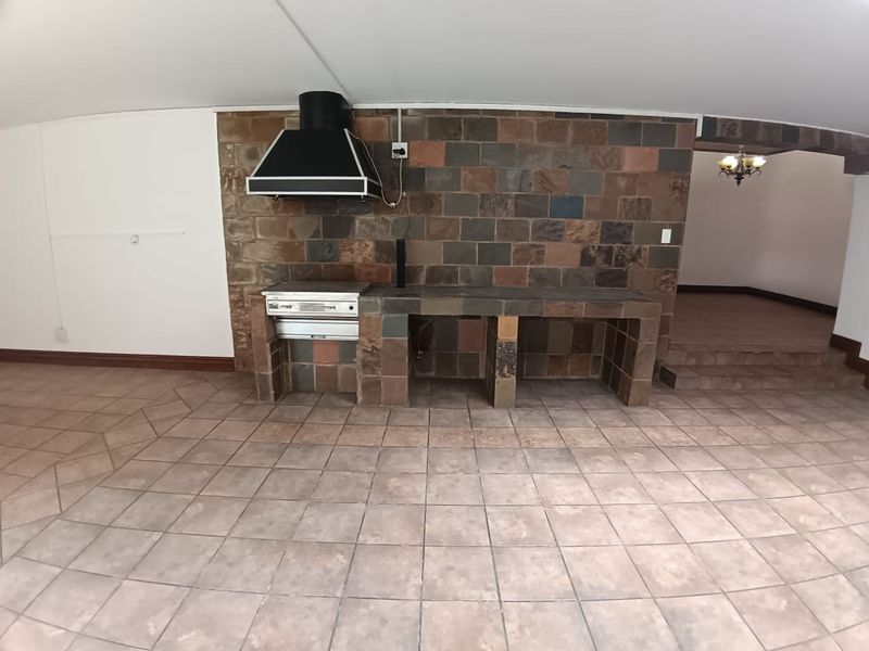 Spacious 4-Bedroom Home in Prime Location - Photo 9