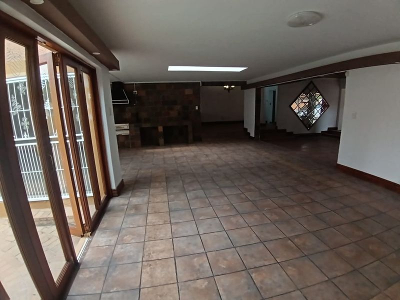 Spacious 4-Bedroom Home in Prime Location - Photo 7