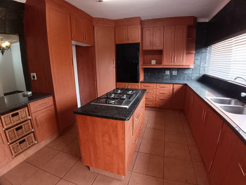 Spacious 4-Bedroom Home in Prime Location - Photo 3