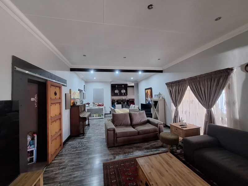 Modern Family Haven in Old Aerorand with 2x 1Bedroom flats - Photo 5