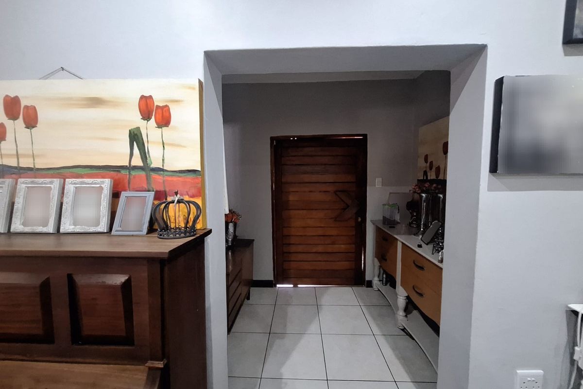 Modern Family Haven in Old Aerorand with 2x 1Bedroom flats - Photo 3