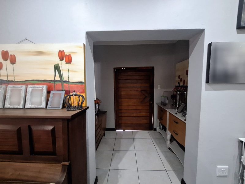 Modern Family Haven in Old Aerorand with 2x 1Bedroom flats - Photo 3