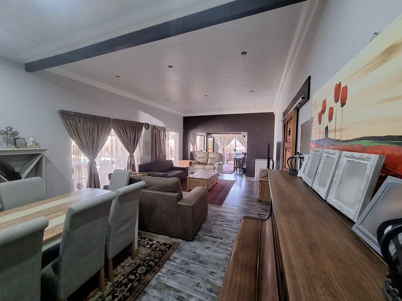 Modern Family Haven in Old Aerorand with 2x 1Bedroom flats - Photo 4