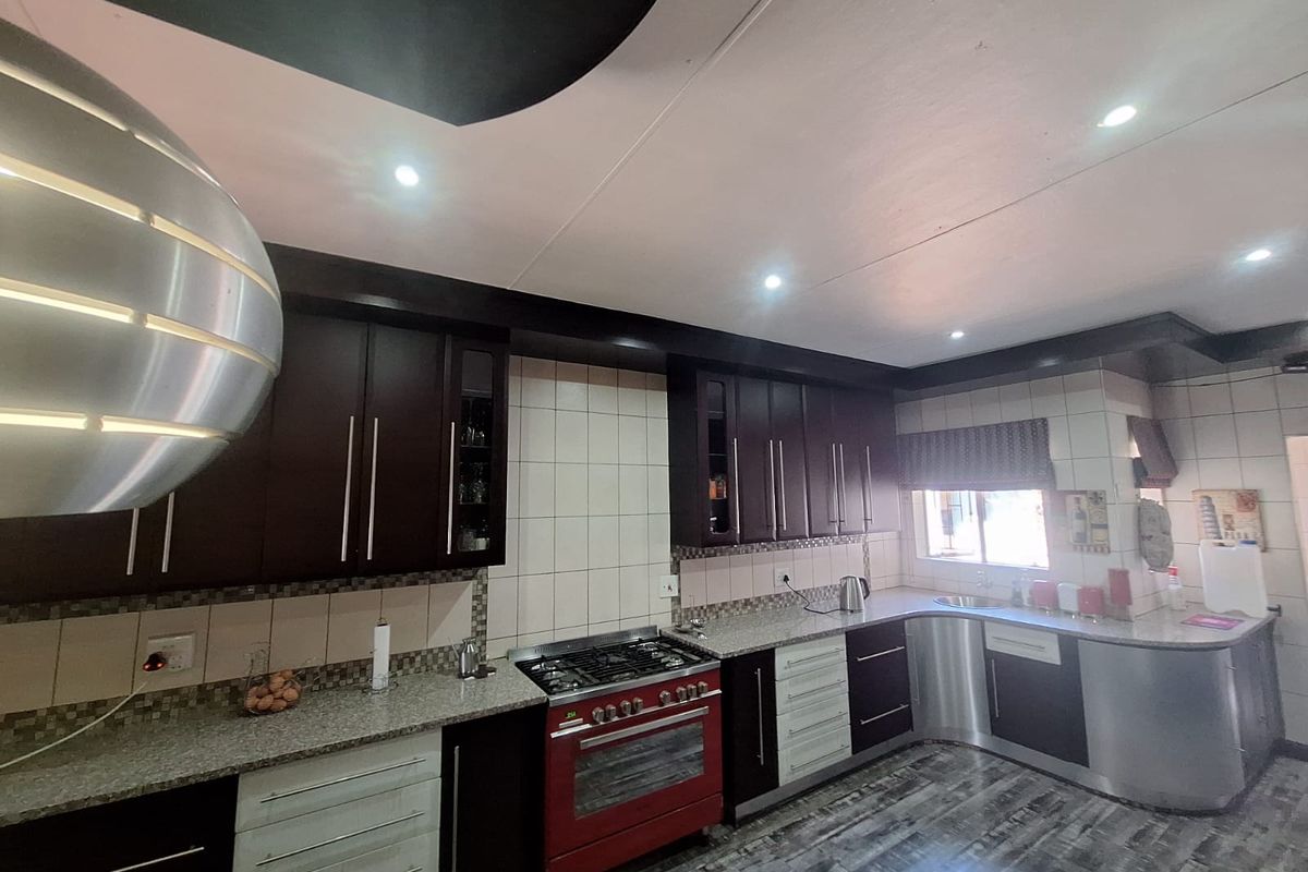 Modern Family Haven in Old Aerorand with 2x 1Bedroom flats - Photo 2