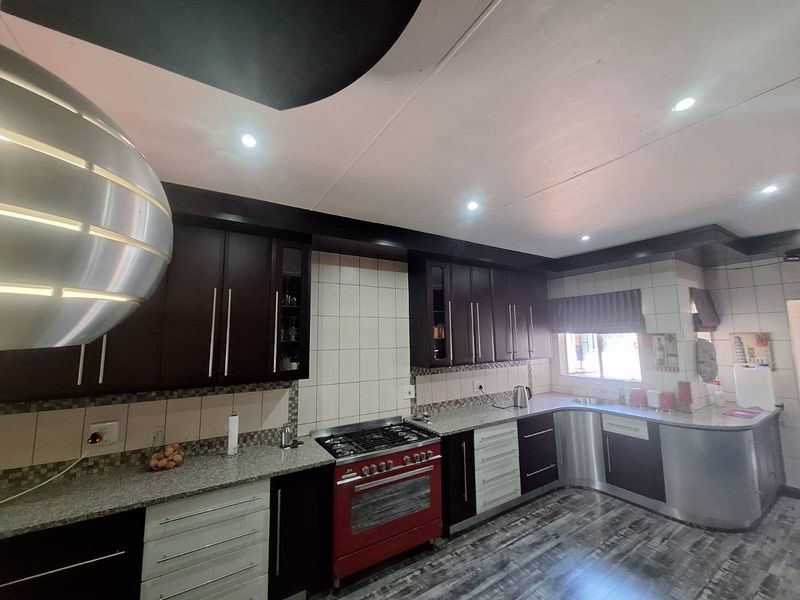 Modern Family Haven in Old Aerorand with 2x 1Bedroom flats - Photo 2