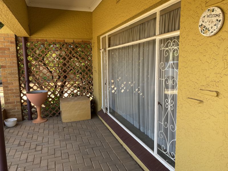 3 Bedroom House in Primrose - Photo 7