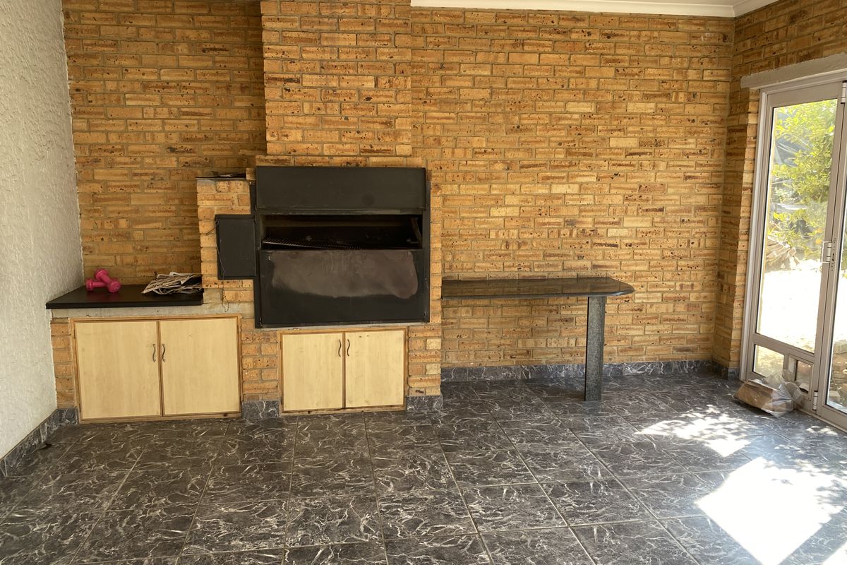 3 Bedroom House in Primrose - Photo 3