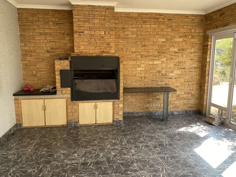 3 Bedroom House in Primrose - Photo 3