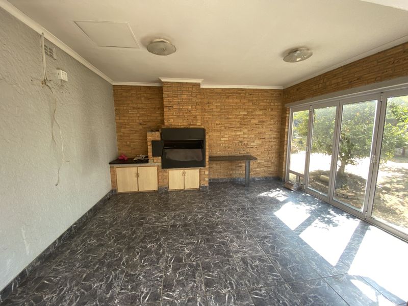 3 Bedroom House in Primrose - Photo 4