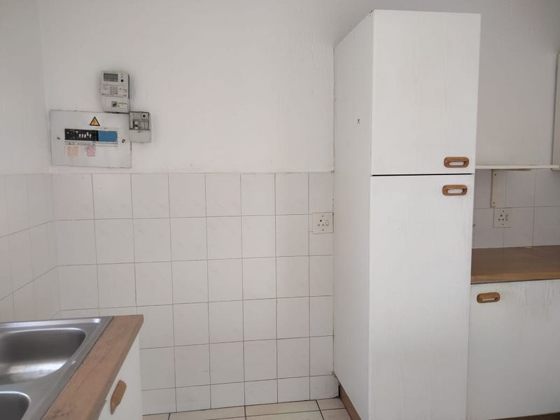 Lock up and Go!!        2 bedroom 2bathroom unit in the upper level !! - Photo 9