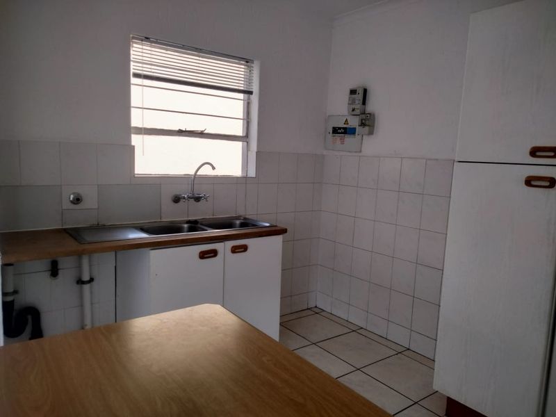 Lock up and Go!!        2 bedroom 2bathroom unit in the upper level !! - Photo 7