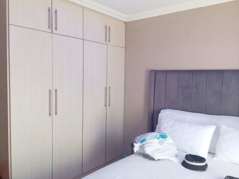 2-Bedroom Duplex with Open-Plan Design - Photo 10