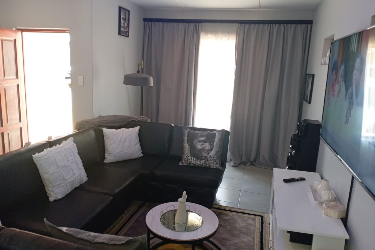 2-Bedroom Duplex with Open-Plan Design - Photo 4