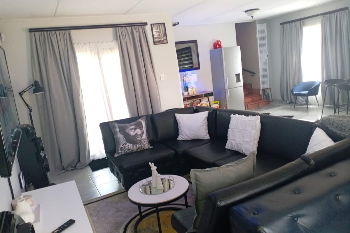 2-Bedroom Duplex with Open-Plan Design - Photo 2