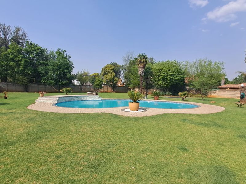 Location, Luxury & Lifestyle - Photo 3