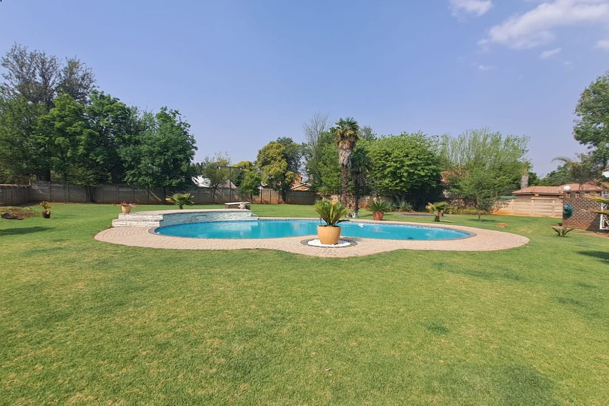 Location, Luxury & Lifestyle - Photo 5