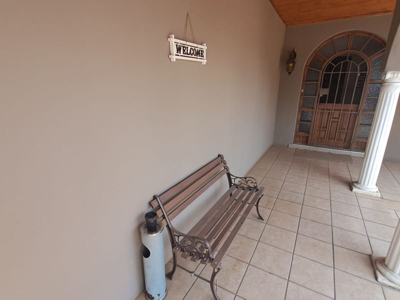 Location, Luxury & Lifestyle - Photo 10