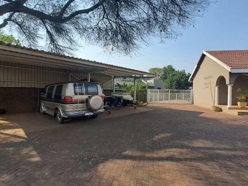 Location, Luxury & Lifestyle - Photo 8