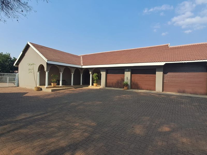 Location, Luxury & Lifestyle - Photo 9